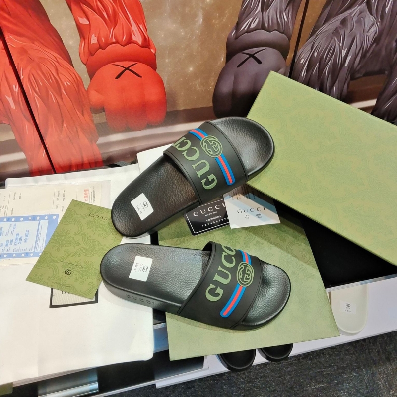 G*u*i slippers